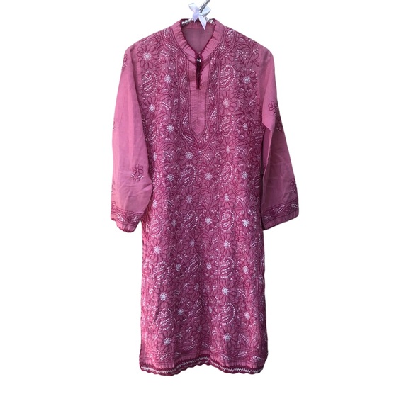 Tops - Pink Paisley Embroidered Tunic Top size Small